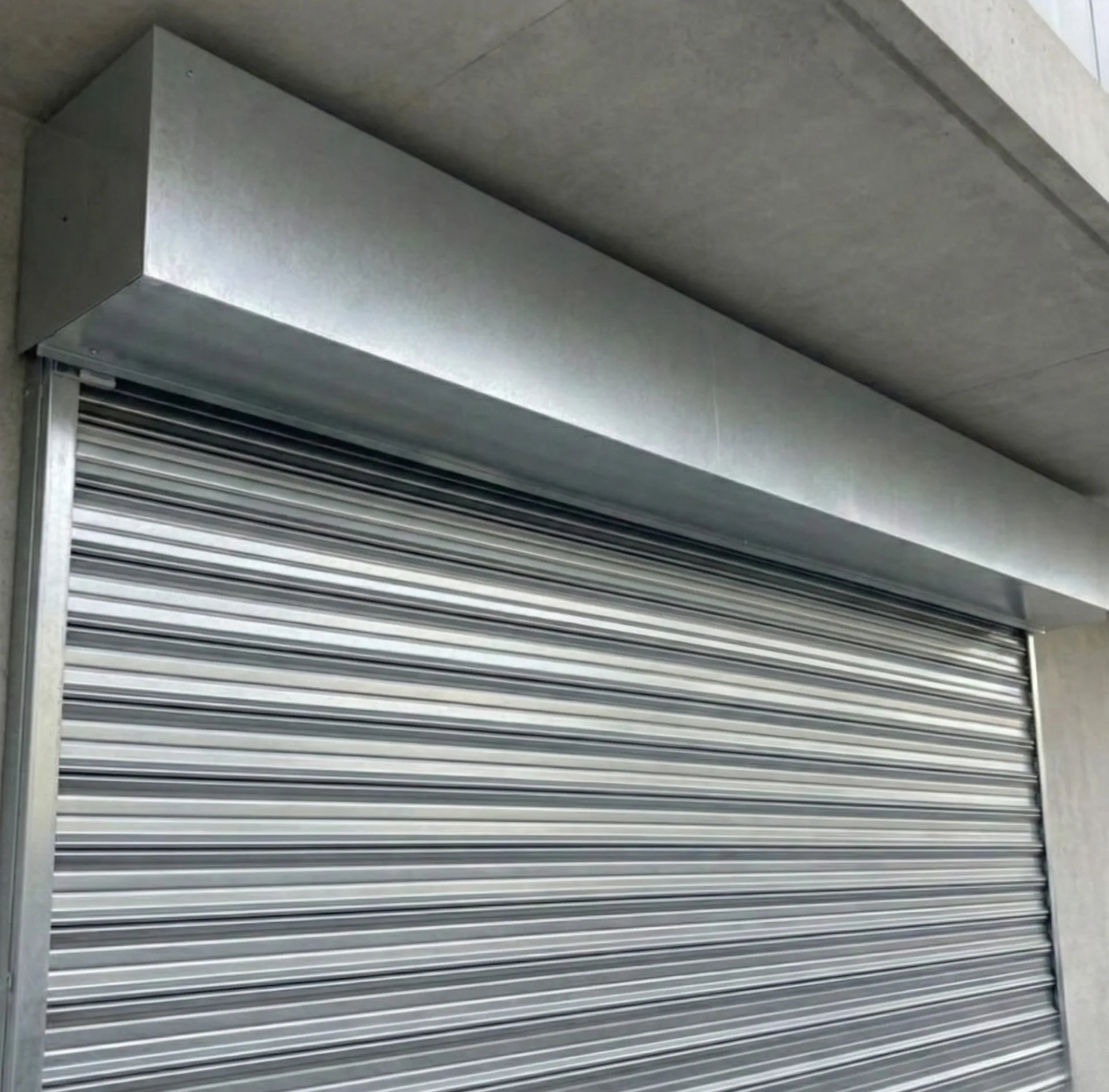 Fabrication rideau métallique sur-mesure atelier